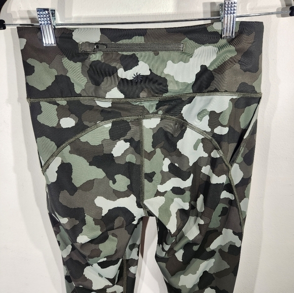 Athleta Lightning Camo Leggings Size Small Green - Picture 9 of 15